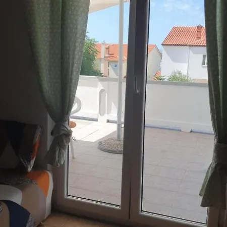 Mia *