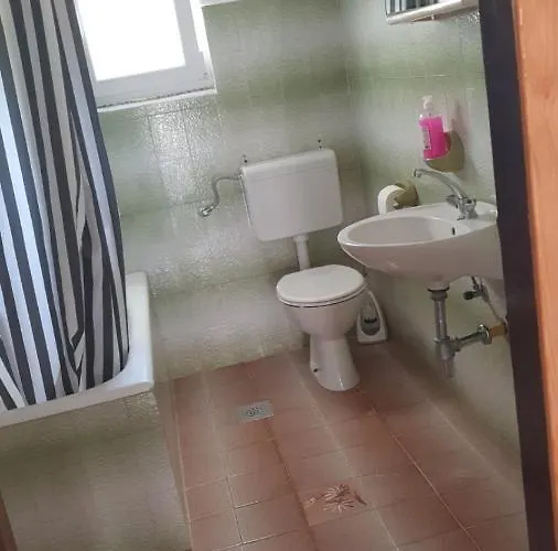 Mia *